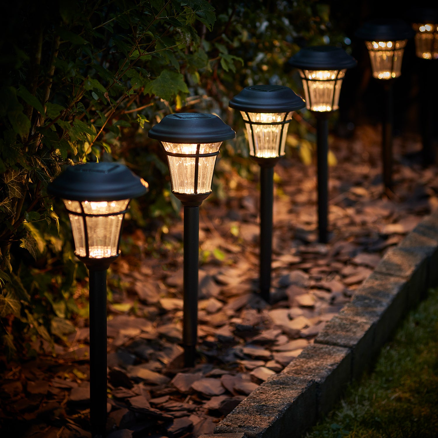 Solar powered deals led landscape lights