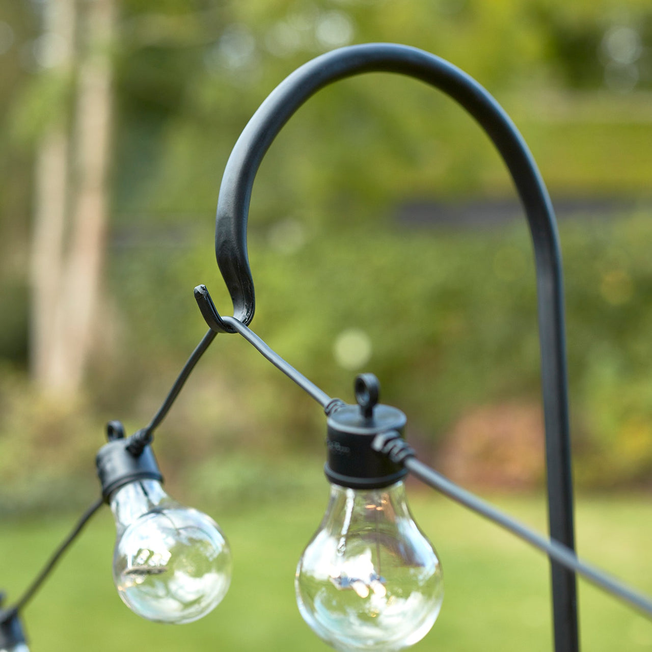 AC2004__AC2003_hook-stand-pole-black-festoon-garden-outdoor_xclose_-p2.jpg