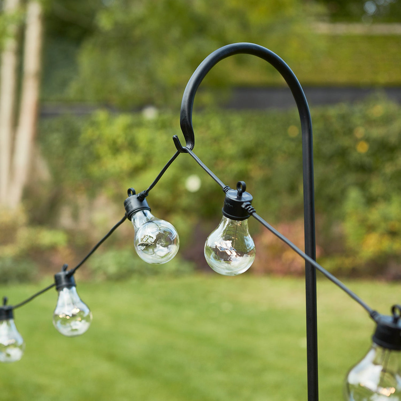 AC2004_hook-pole-tall-stand-black-festoon-garden-outdoor-p2_close.jpg