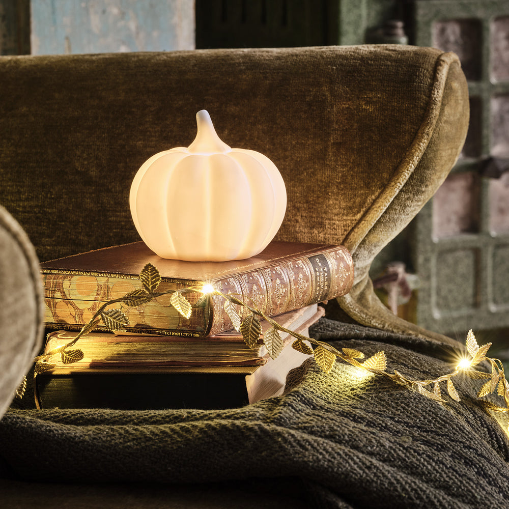 Autumn-Armchair-Ceramic-Pumpkin-Gold-Leaf-Garland_fefc0e4c-7c06-4875-a175-7ba6b8e57559.jpg