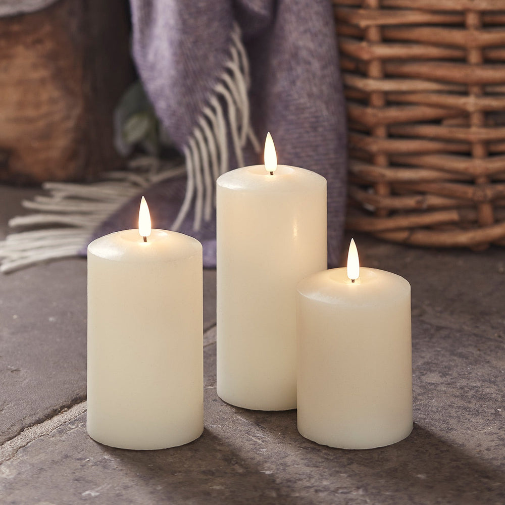 CA18013_TruGlow_-LED-Pillar-Candle-Trio-Autumn-Close-Up-Light.jpg