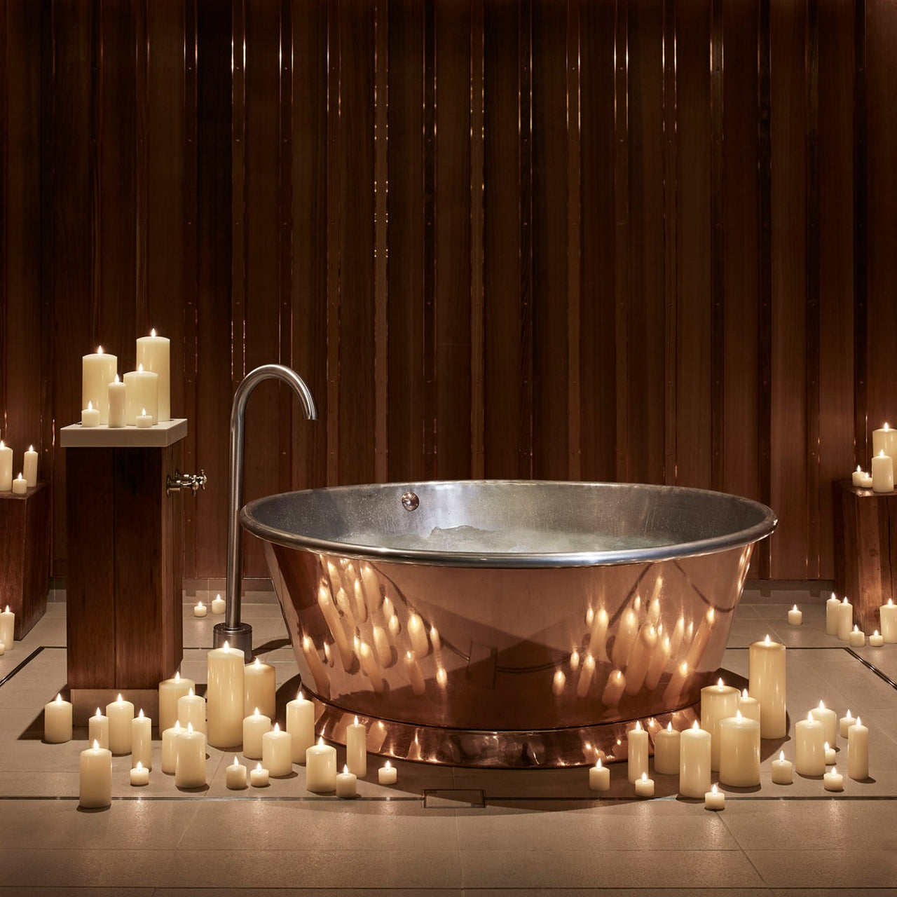 CA19020_TruGlow-Small-Chapel-Candle-Bath_P5_519d9461-7352-4380-b3cb-3e427b7beab9.jpg