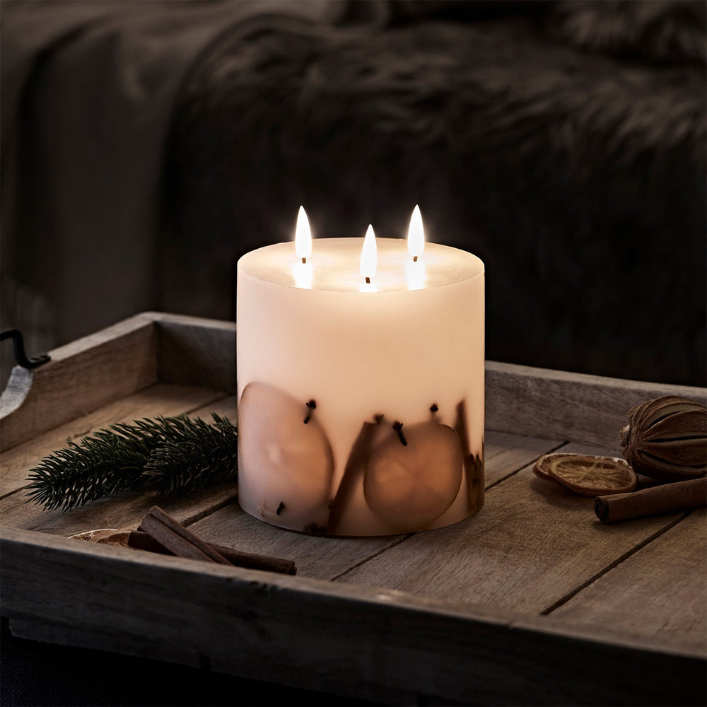 CA19024_TruGlow-Candle-3-Wick-Winter-Fruit-Spice_P2.jpg