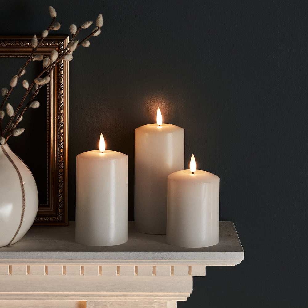 CA20037_TruGlow-White-LED-Candle-Trio-Cosy-Home.jpg