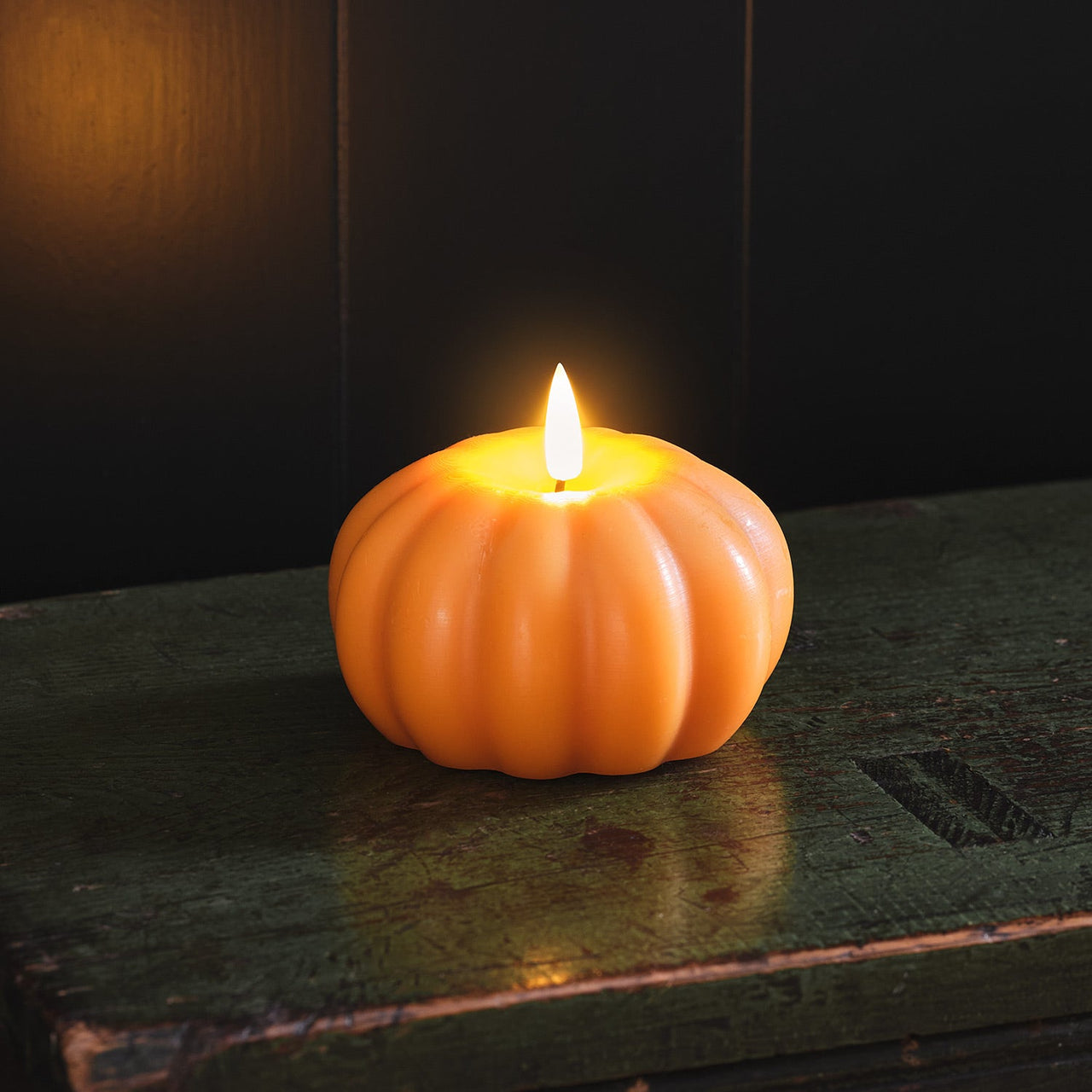 CA24038-RealWaxTruGlow_OrangePumpkinCandle.jpg