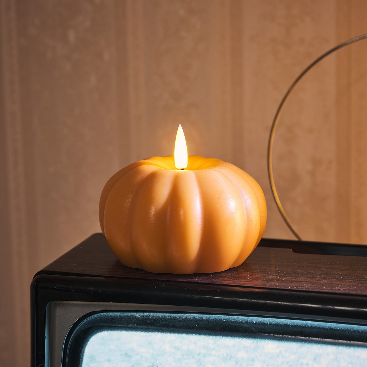 CA24038_5_-RealWaxTruGlow_OrangePumpkinCandle.jpg