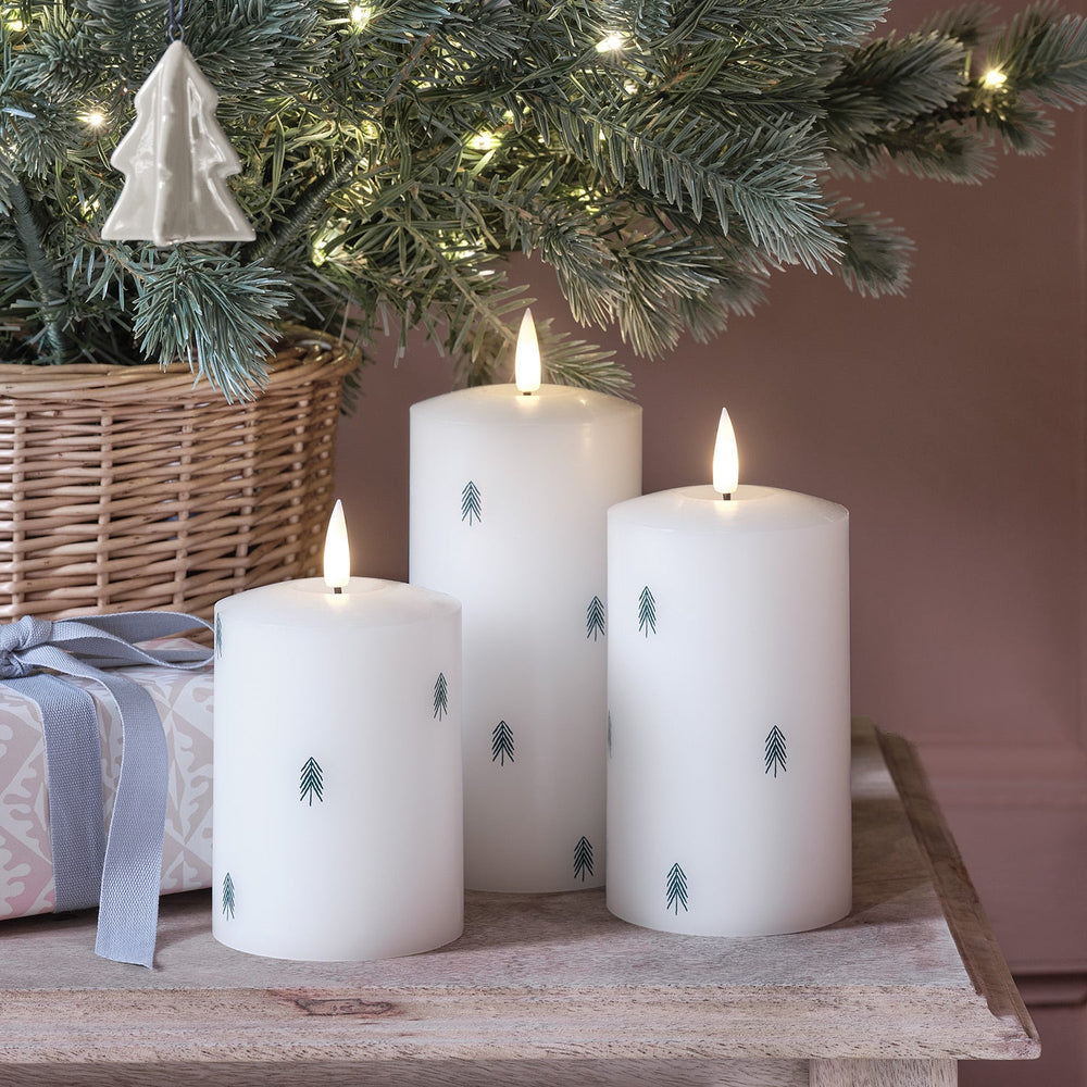 CA24041-Setof3ChristmasTreeDecorationTruGlowLEDPillarCandles.jpg