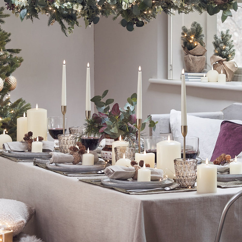 Christmas-Dining-Table-Close-Up.jpg