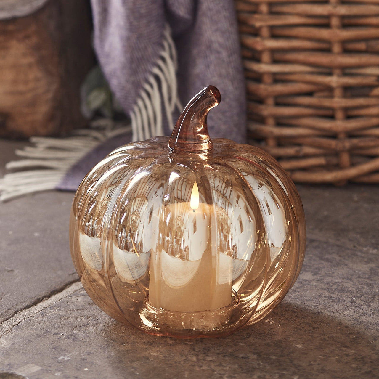 D-DE22027_Amber-Glass-Pumpkin-Decoration-_-TruGlow-Candle-Bundle-Autumn-Setting.jpg