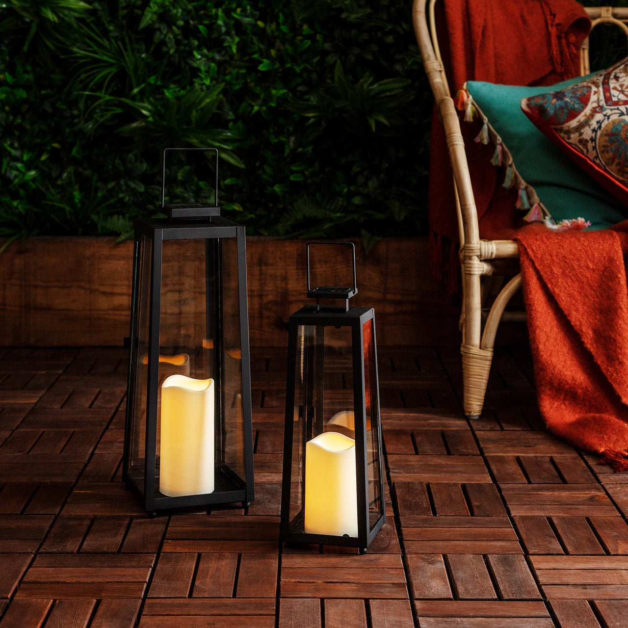 D-SL170034_Outdoor-Black-Solar-Lantern-Garden-Bundle-Pair_P2.jpg