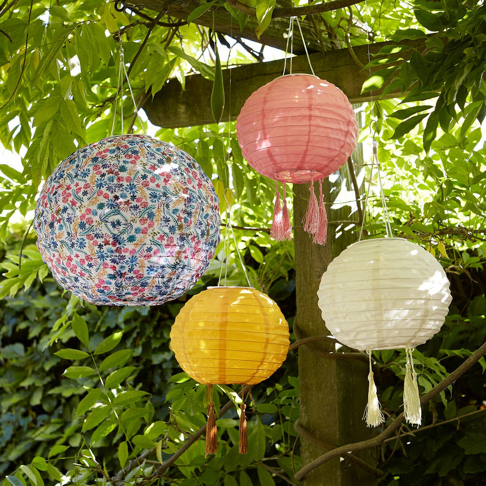 D-SL190145_Set-of-4-Solar-Lanterns-Tassels-Garden_P1.jpg