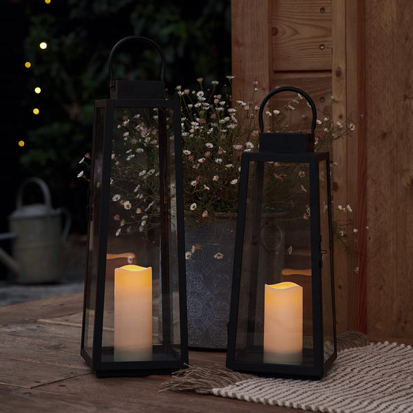 D-SL221789_Eliza-Trapeze-Black-Solar-Lantern-Duo-Night_600x600_b040c5d7-3a52-418b-ac00-a63ff585b79b.jpg