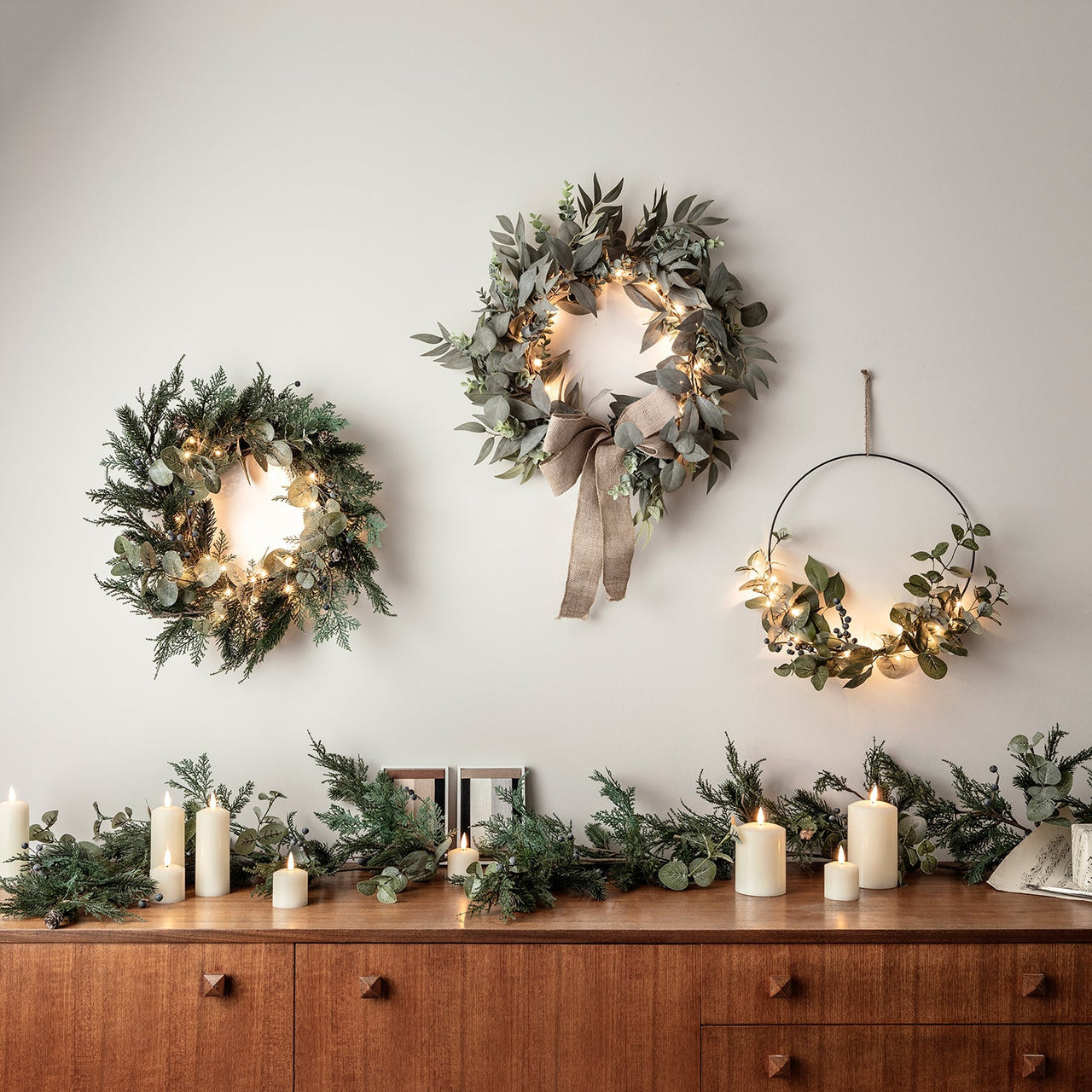 D-WR1901_Frosted-Berry-and-Pinecone-Wreath-with-Micro-Lights-Wall_P2.jpg