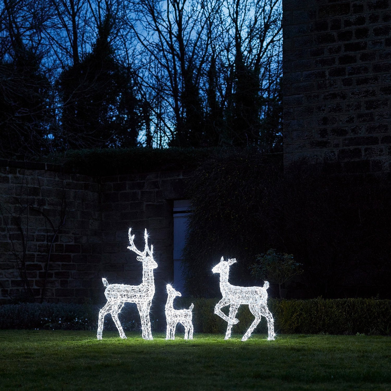 D-XX20012_1_Outdoor-Acrylic-LED-Christmas-Figures-Reindeer-Family-Garden.jpg