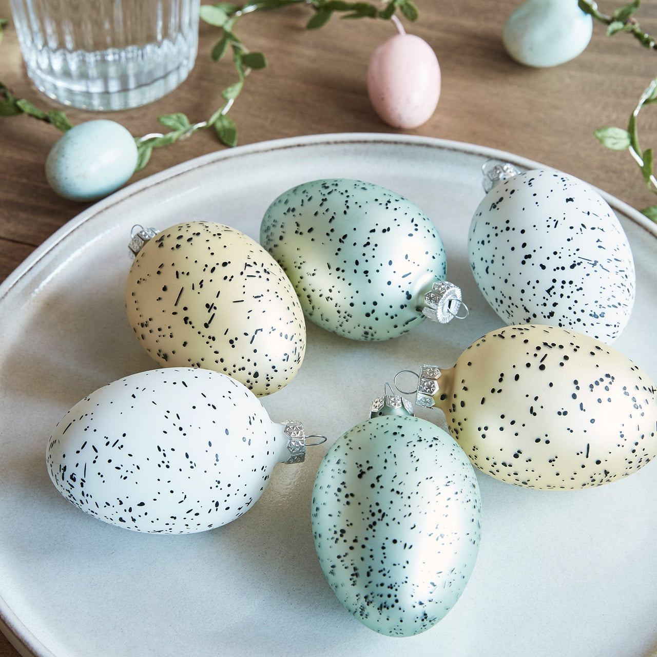 DE22005_6-Neutral-Egg-Easter-Decorations-On-Table.jpg