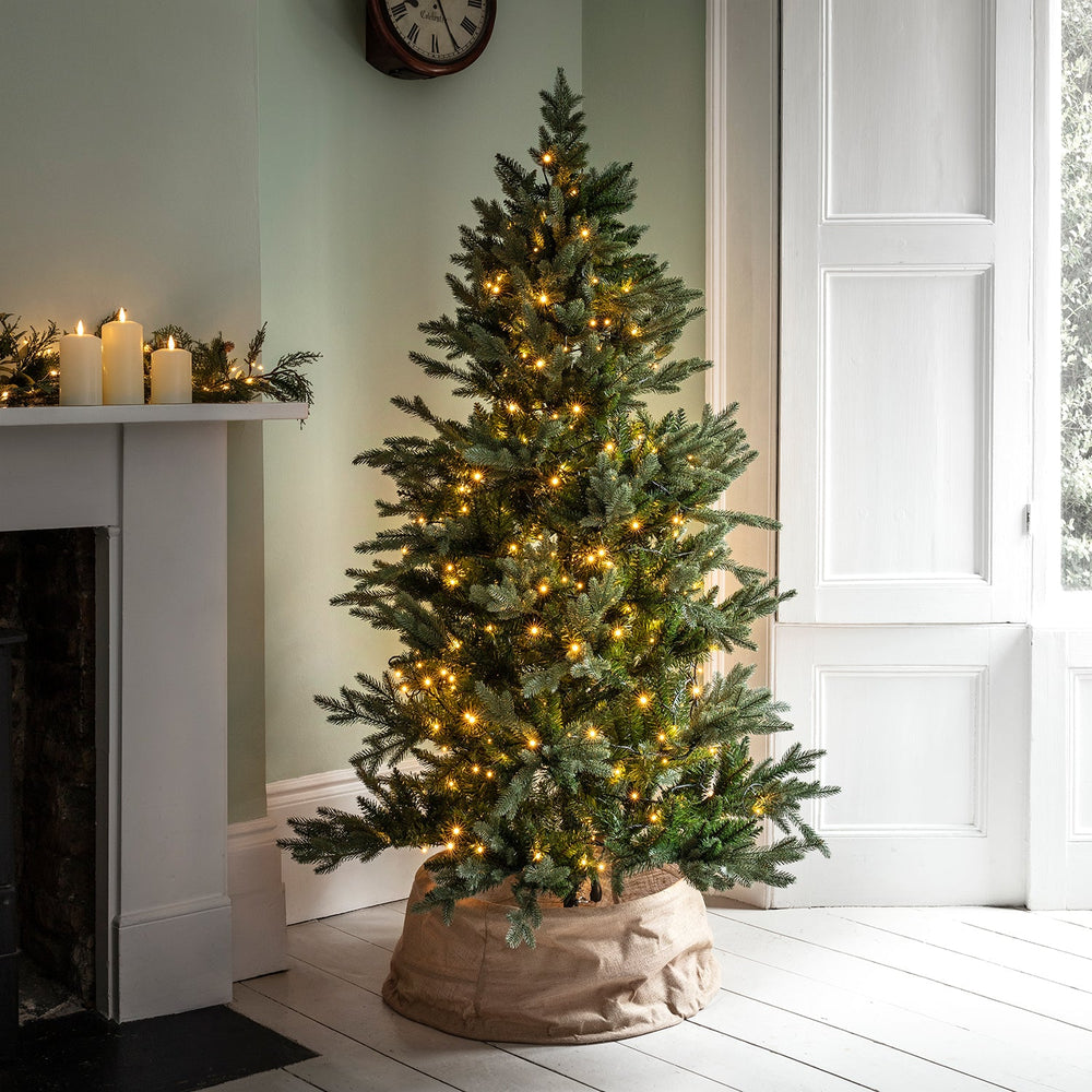 EL100YWG_Basic-range-white-fairy-lights-Christmas-tree_724e454d-41d3-42d8-a8c8-6555df7d2cd1.jpg