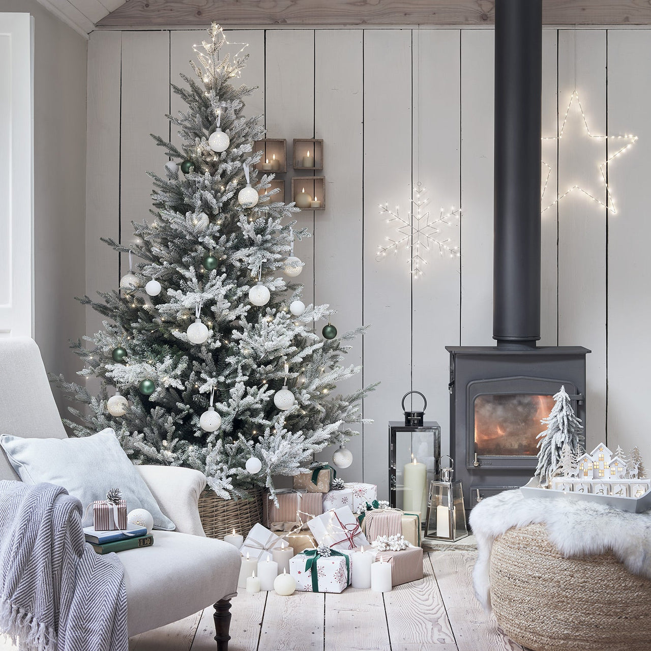 Frosted-Christmas-Living-Room_2.jpg