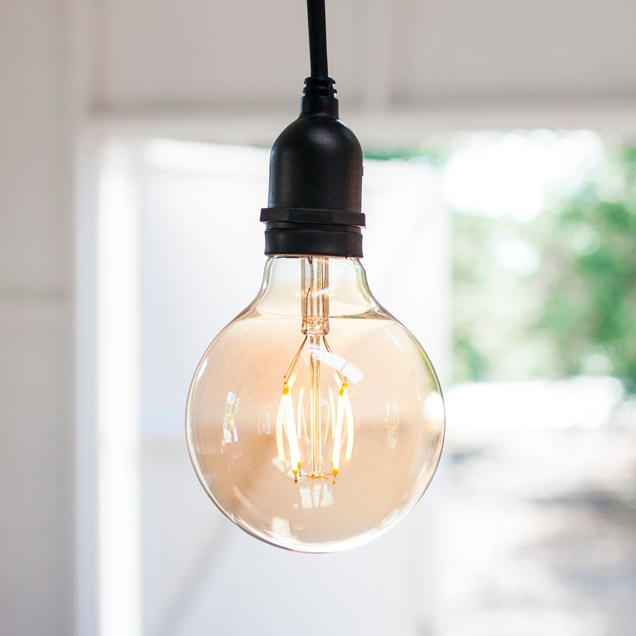 G951WA_Ingenious-Large-LED-Filament-Globe-Bulb-Amber-Glass-E27_P1.jpg