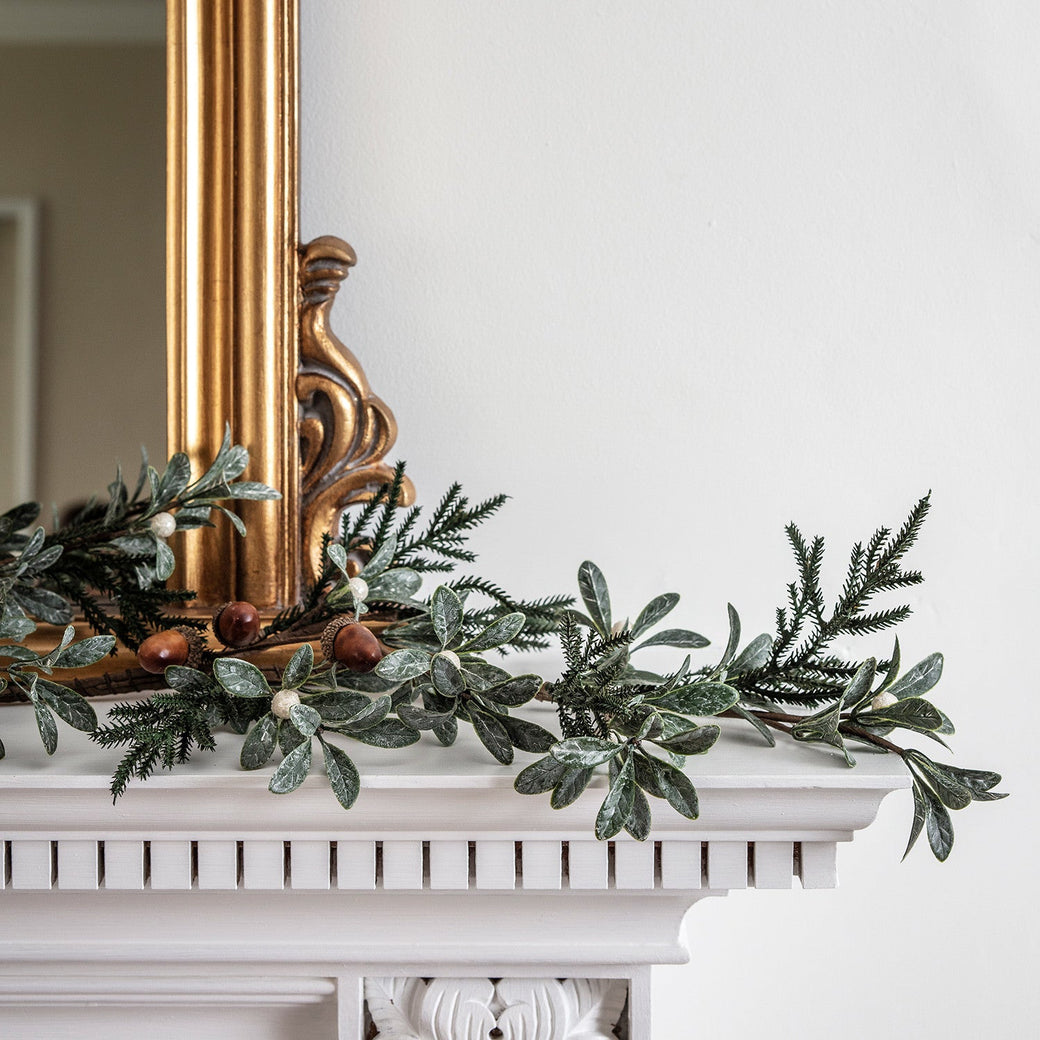 GA1801_Eucalyptus-Christmas-Garland-Mantelpiece-Close_P1.jpg