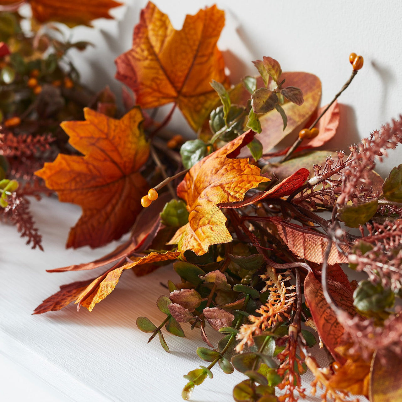 GA2001-Autumnal-Garland-Autumn-Decoration-Close-Up-Foliage.jpg