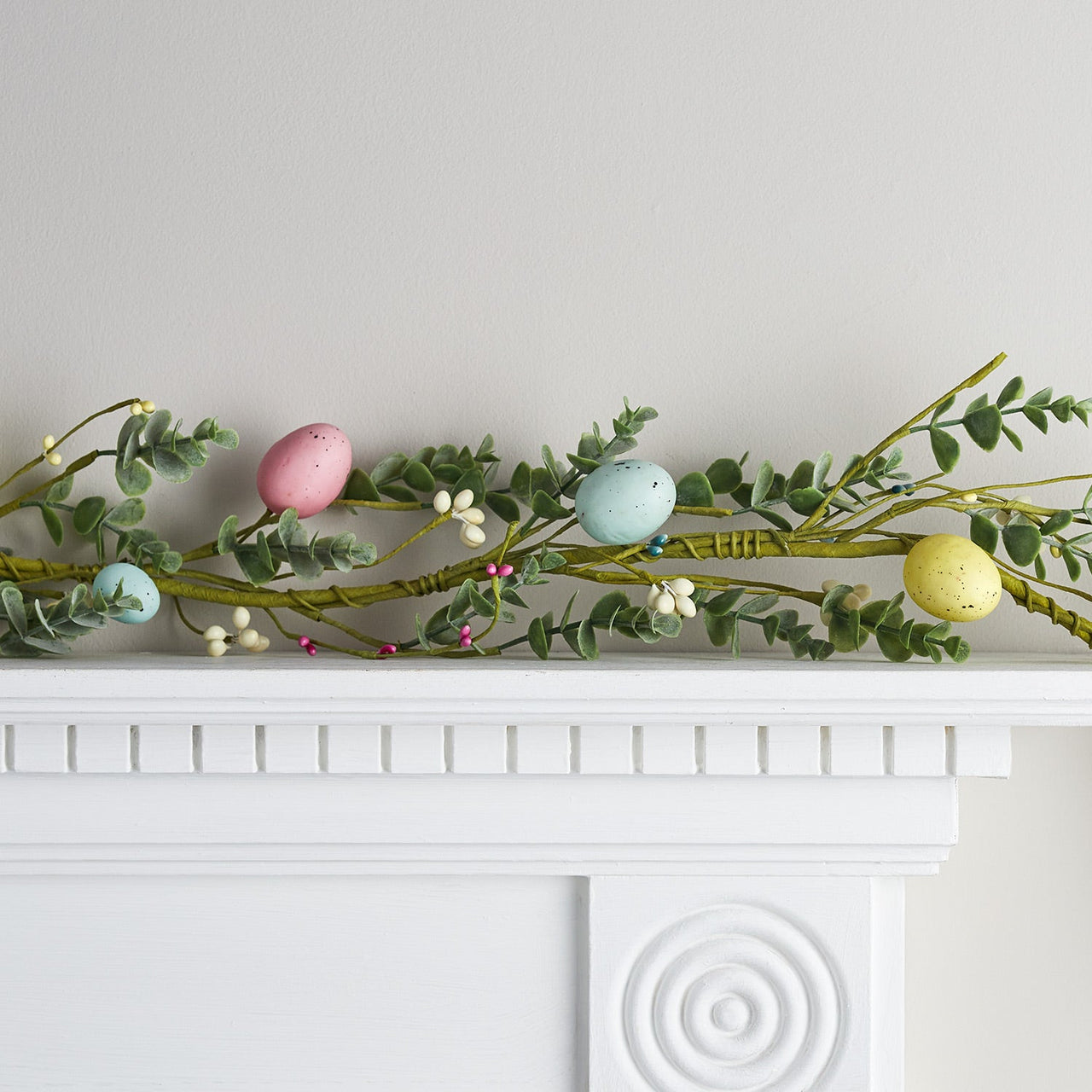 GA21003_Pastel-Egg-Easter-Garland-Mantelpiece_64e7f89d-850f-4842-bf5b-6ca389c592a4.jpg