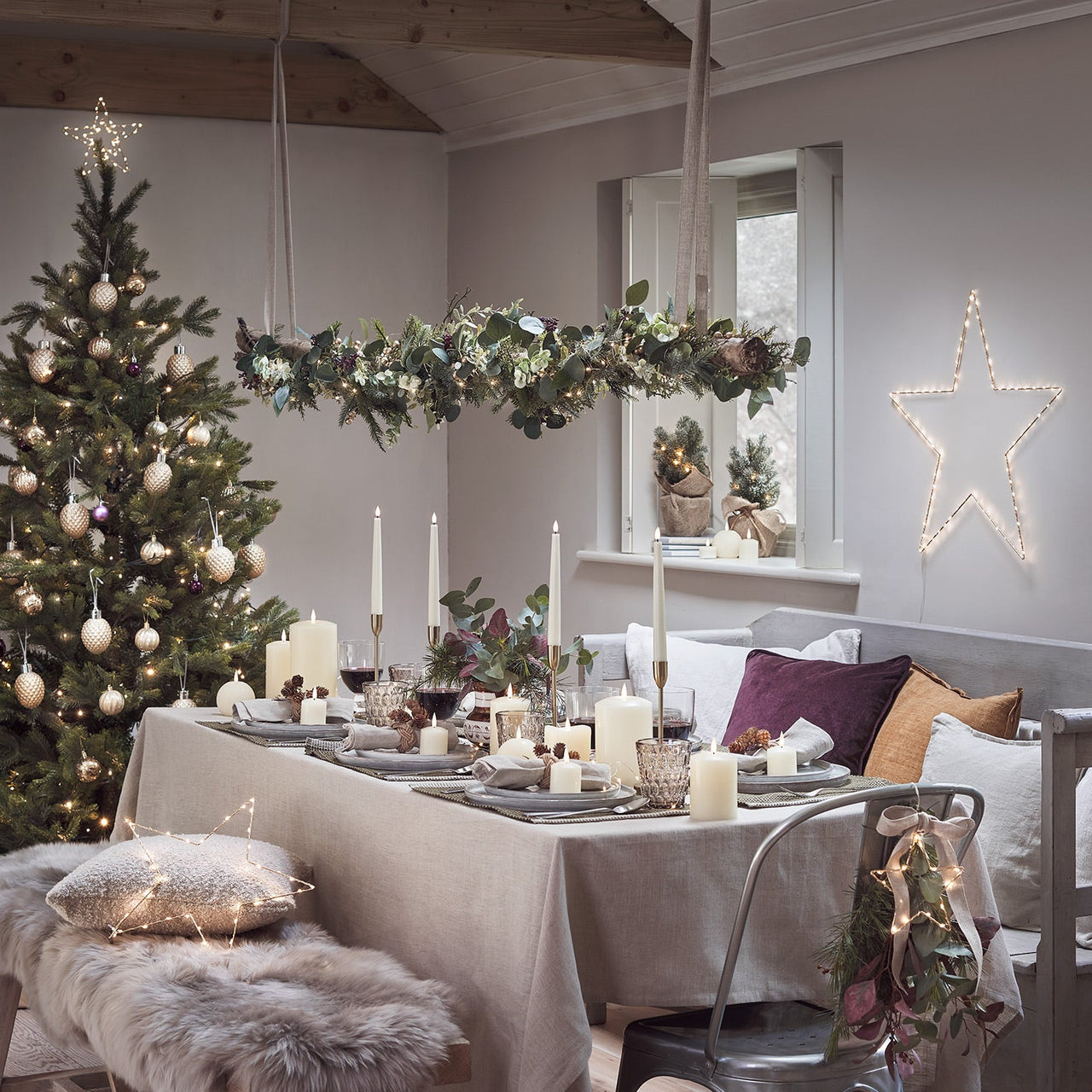 Indoor-Christmas-Dining-Setting_3_c9abc26e-45c0-4d4b-93c3-d3fc973e285a.jpg