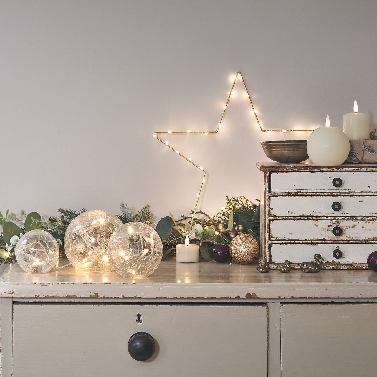 Indoor-Christmas-Sideboard_2.jpg