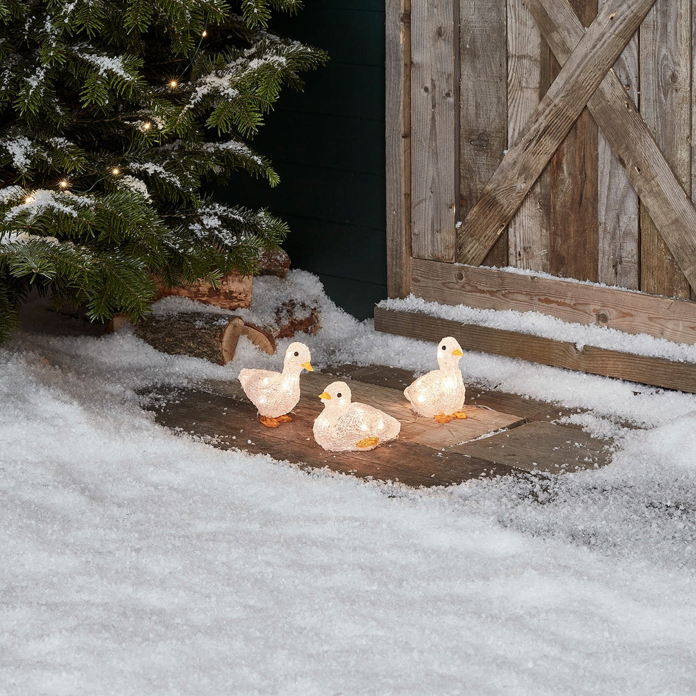 L4F2001_1_Outdoor-LED-Acrylic-Ducklings-Christmas-Figures-Cabin.jpg