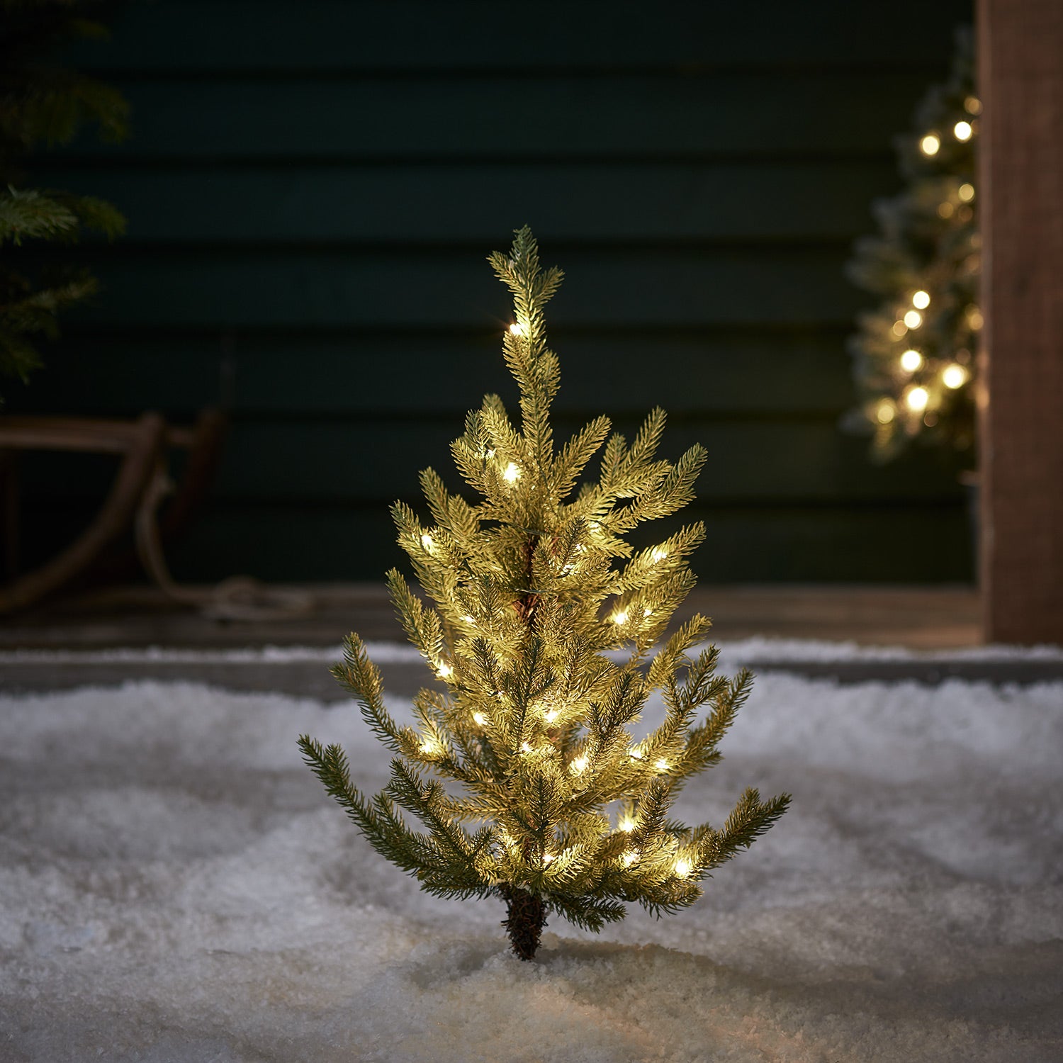 Outdoor pre deals lit christmas tree