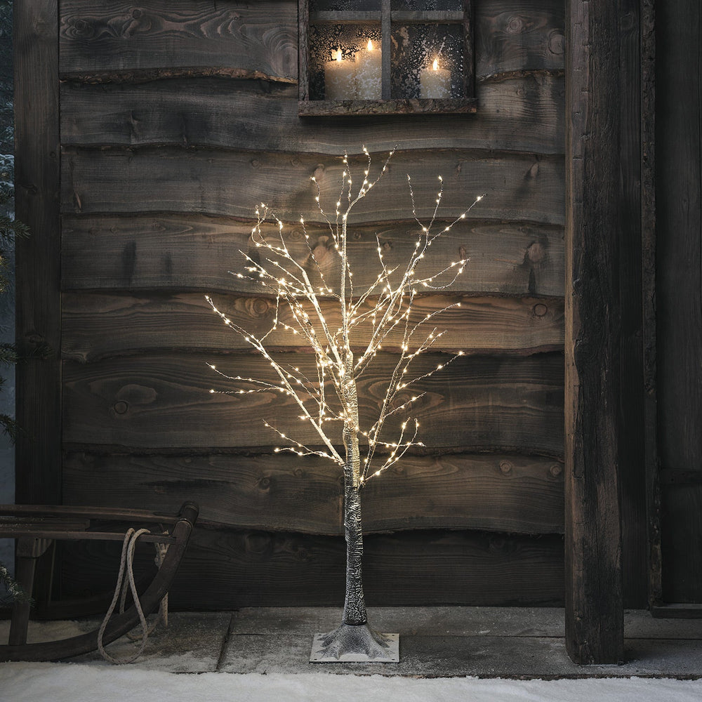 L4F24026-1mPreLitSnowyWinterMicroLightTree.jpg