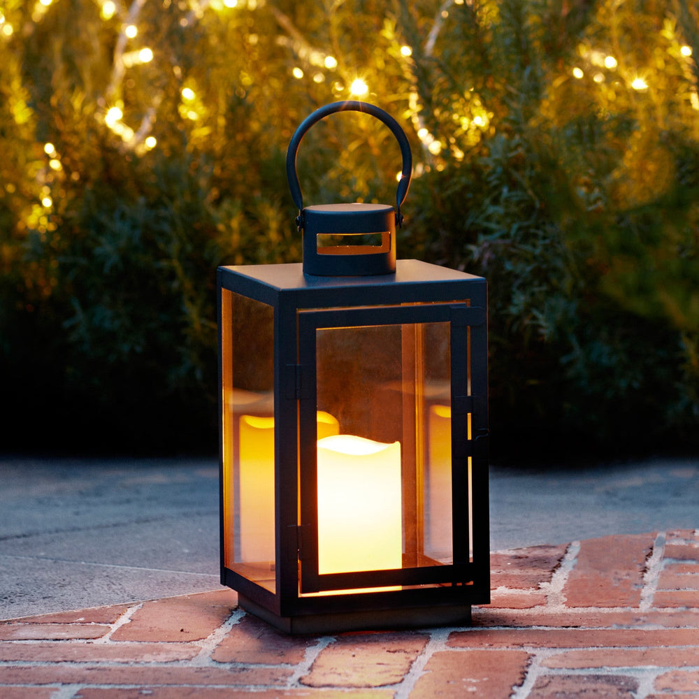 LA17002_Table-Outdoor-LED-Battery-Candle-Lantern-Garden-Close_P1.jpg