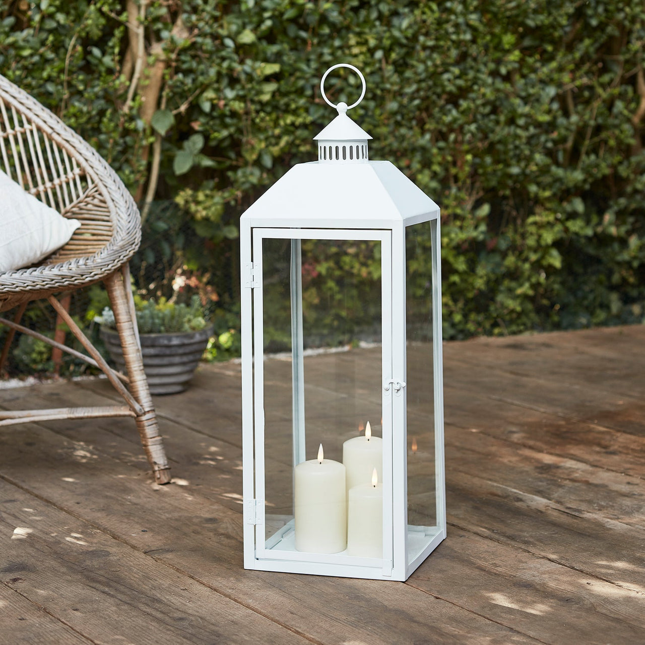 LA20014_large-white-metal-lantern-3truglows-p1.jpg