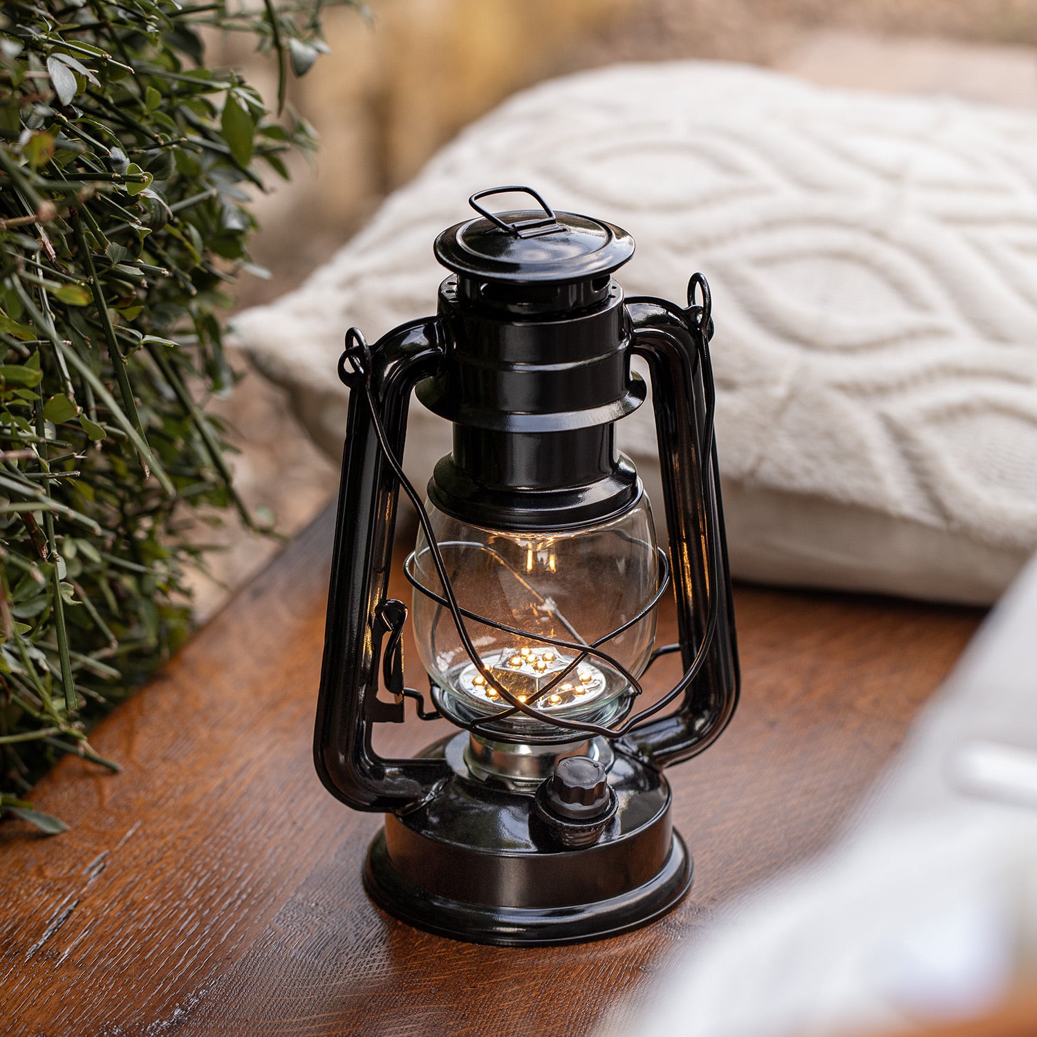 Black deals battery lantern