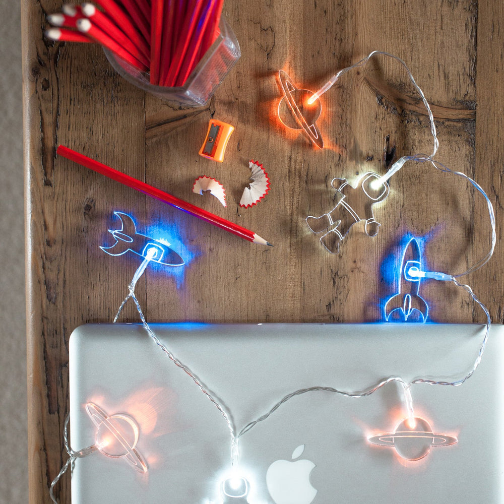 LL140714_Spaceman-Battery-LED-Fairy-Lights-Macbook-Pro_P1.jpg