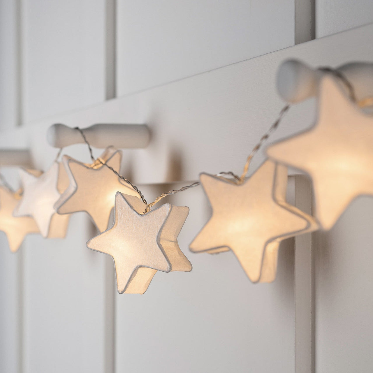 LL17010_Leo-Paper-Star-Lights-Fairy-Lights-Hanging-Decorations-Close_P1.jpg