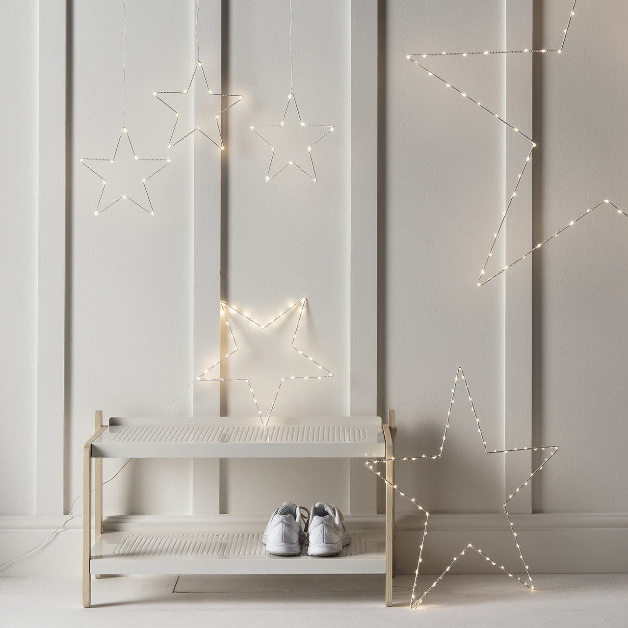 LL17029_Osby-Trio-Star-Window-Light-Christmas-Star-Light-Hallway-Shot_P3.jpg