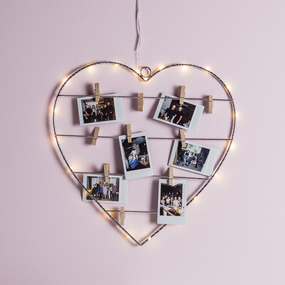 LL19010_Micro-Light-Heart-With-Pegs-Polaroid-Photo-Holder-Close_P1.jpg