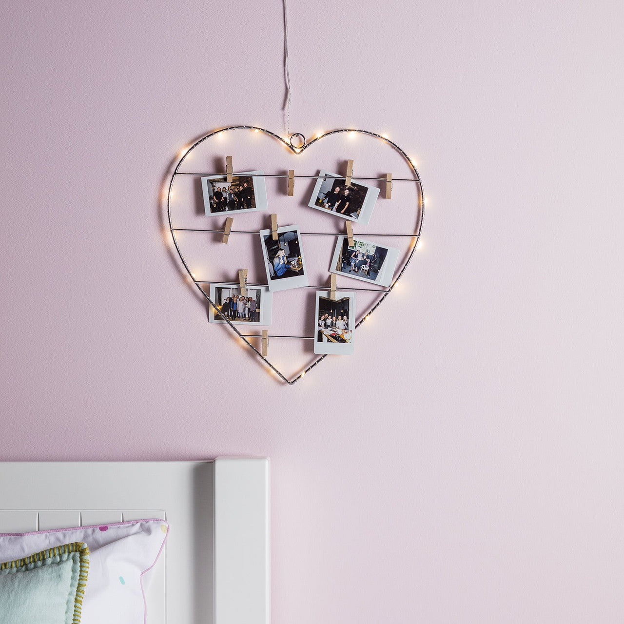 LL19010_Micro-Light-Heart-With-Pegs-Polaroid-Photo-Holder-Close_P2.jpg