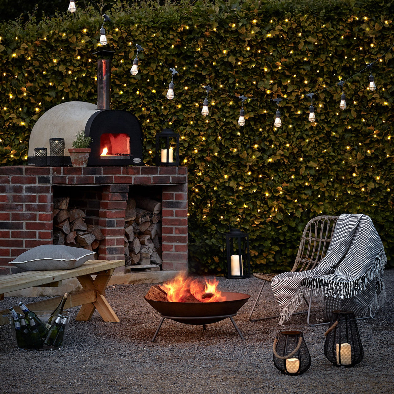 LL19020_15-Warm-White-Drop-Bulb-Battery-Operated-Festoon-Lights-Garden-1_P4.jpg