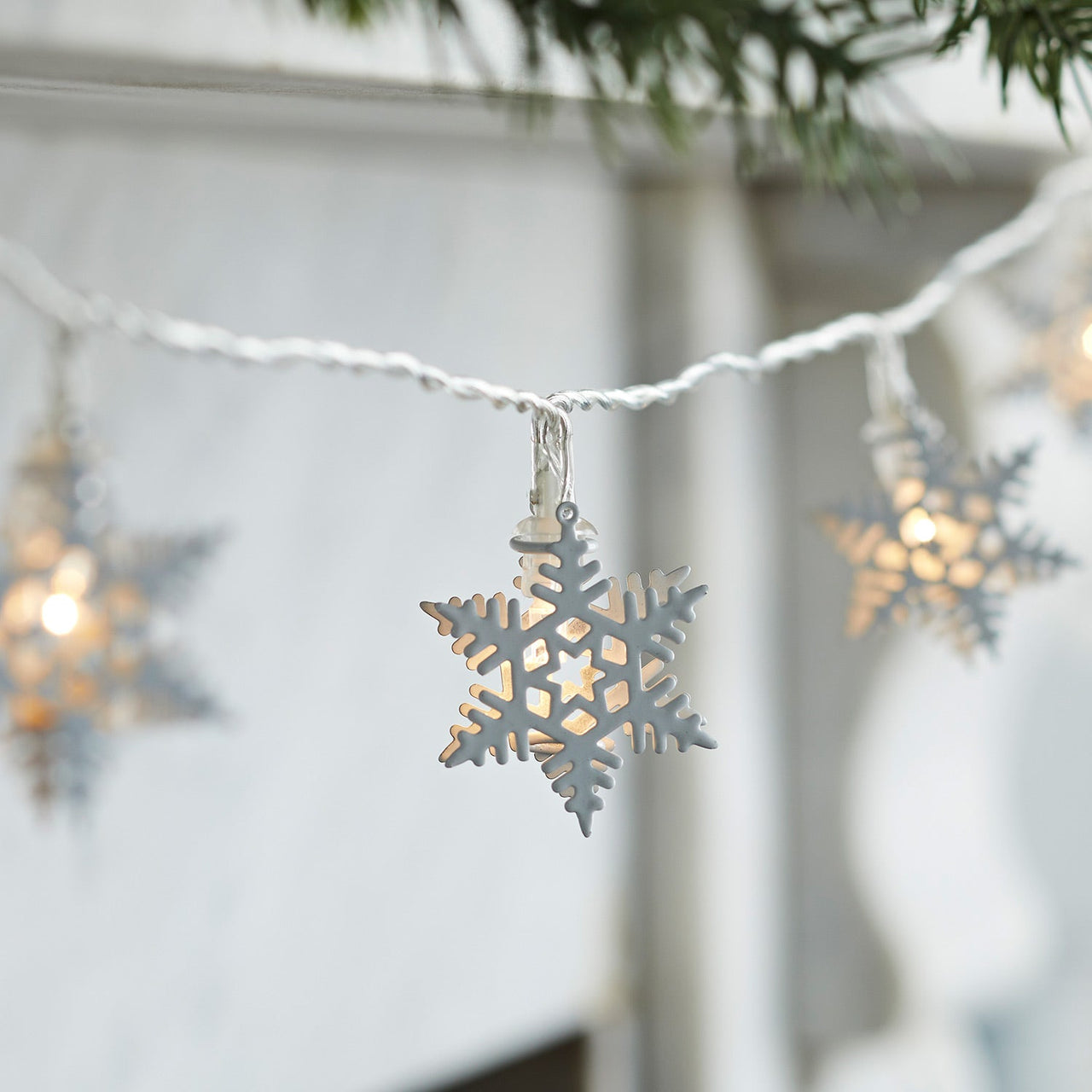 LL20057_1_Warm-White-Snowflake-Fairy-Lights-Mantel-Indoor.jpg