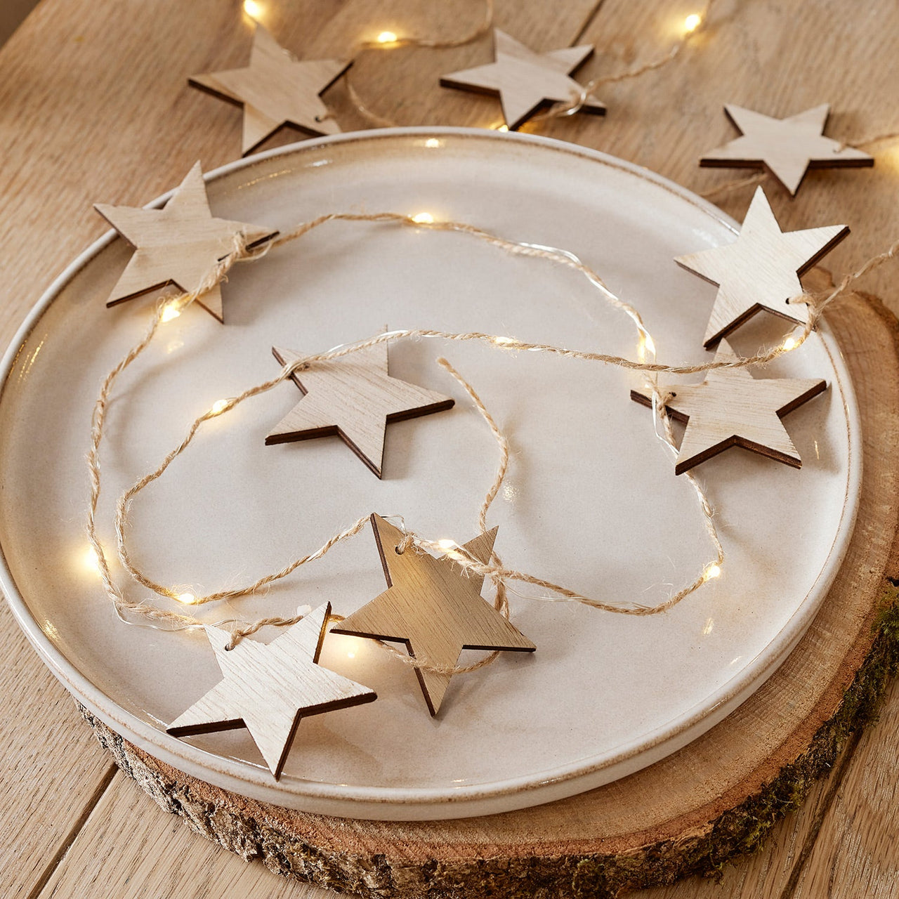 LL21111_Wooden-Star-Fairy-Light-Garland-Place-Setting.jpg