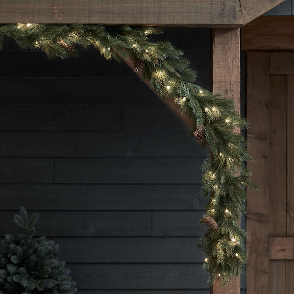 LL22077_Pre-Lit-Outdoor-Christmas-Garland_600x600_8caded83-eff9-4423-af35-af0a3a6c618d.jpg