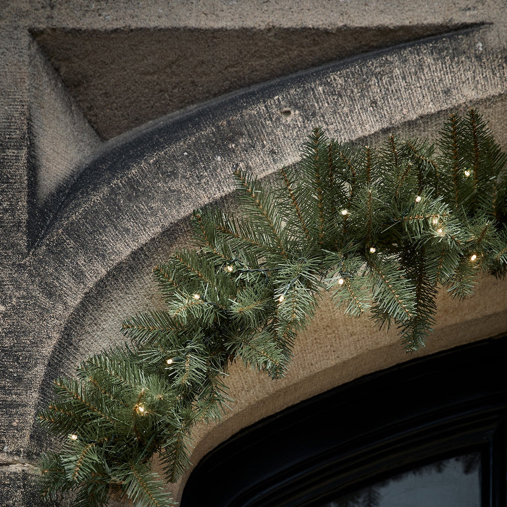 LL24039-1.5mPreLitLEDOutdoorFirGarland.jpg