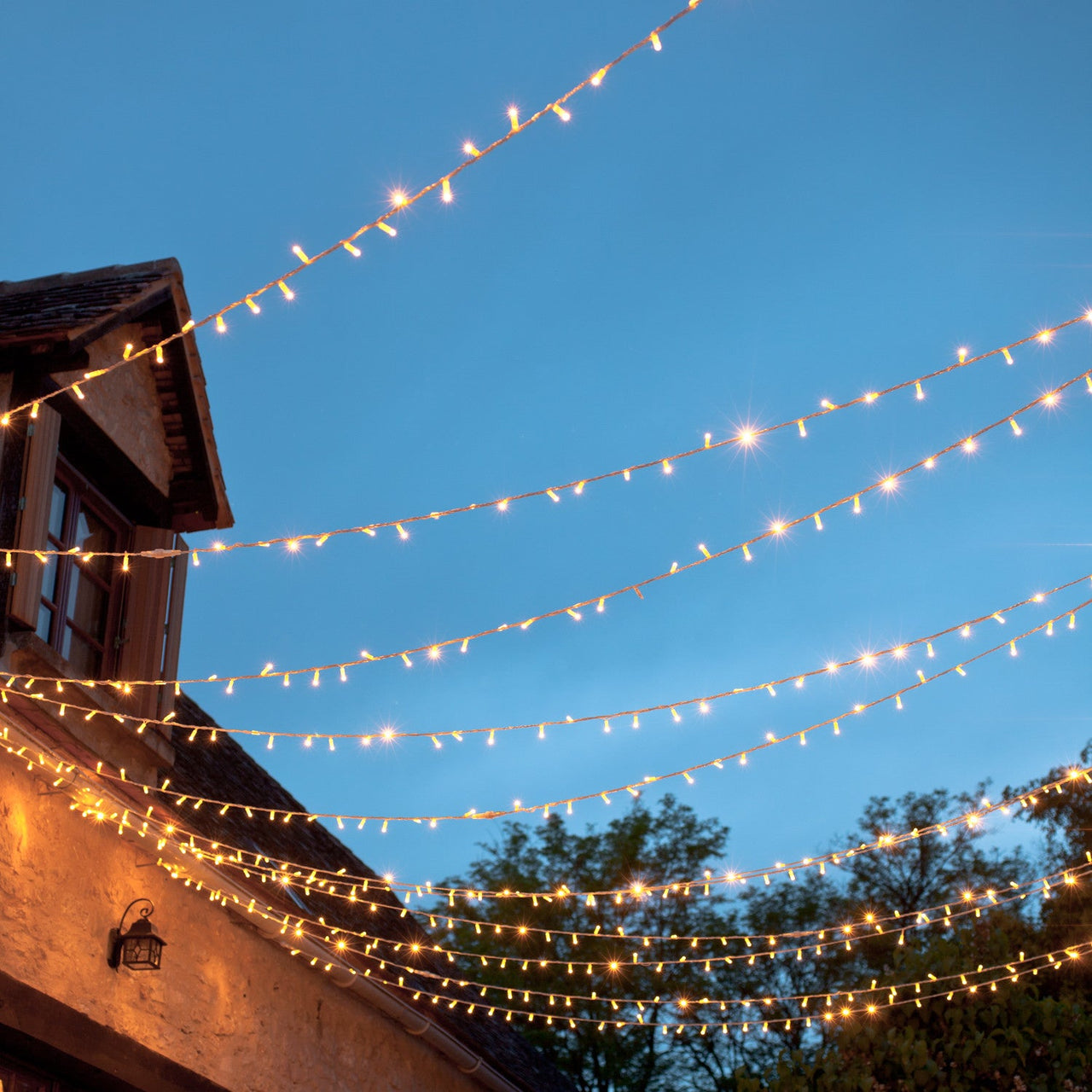 ML100YWC_Outdoor-Fairy-Light-Canopy-Summer-Evening-Patio-Lighting_P1.jpg