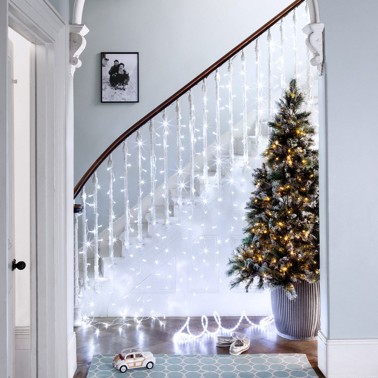 ML192WC_Cool-White-Curtain-Light-Staircase-With-Christmas-Tree-1_P1_ac6a5e93-3068-4152-b38b-550986bcbc4a.jpg