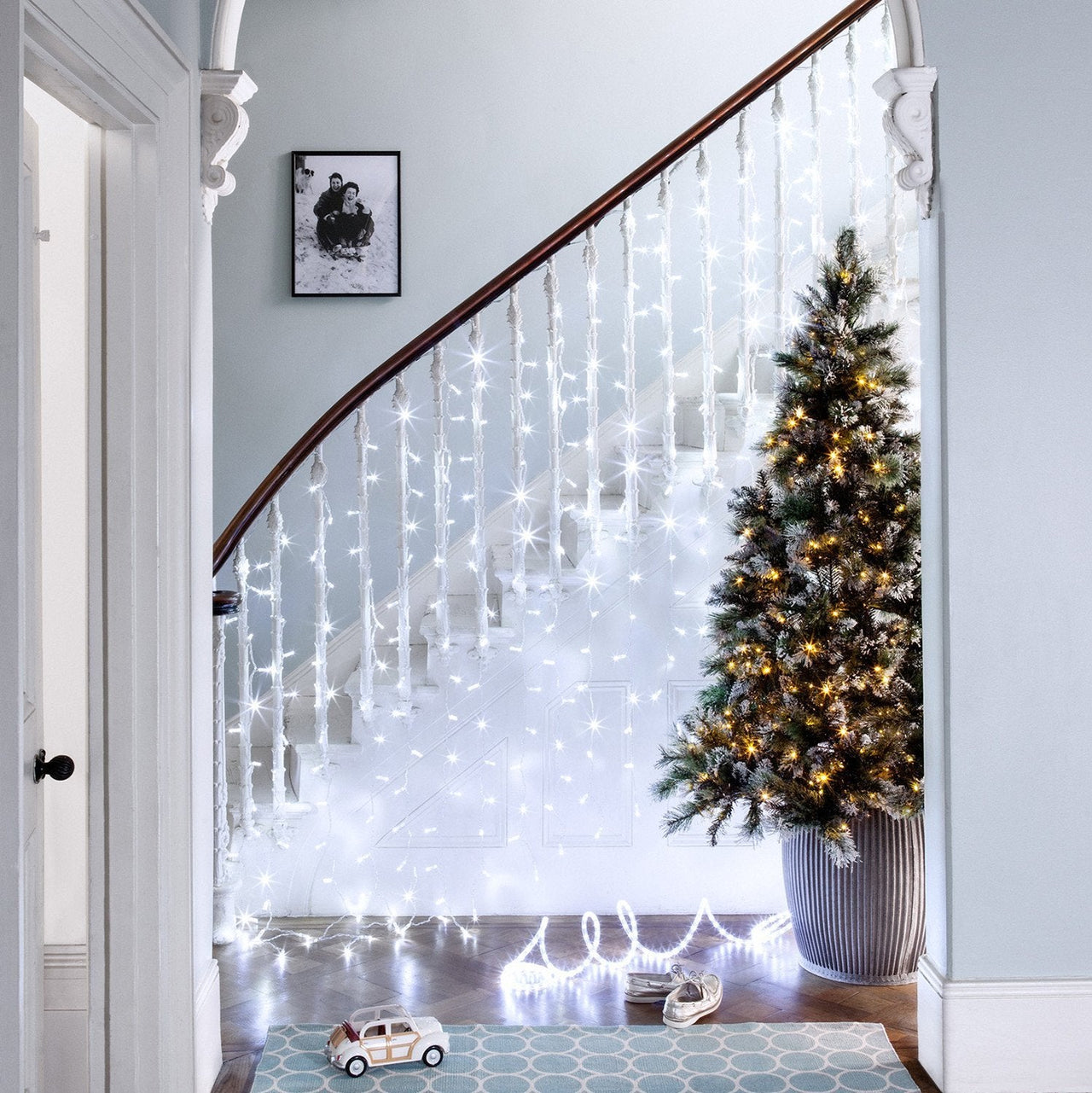 ML192WC_Cool-White-Curtain-Light-Staircase-With-Christmas-Tree-1_P1_a125cb3a-be72-4f01-8c73-cc410ddfc1ad.jpg