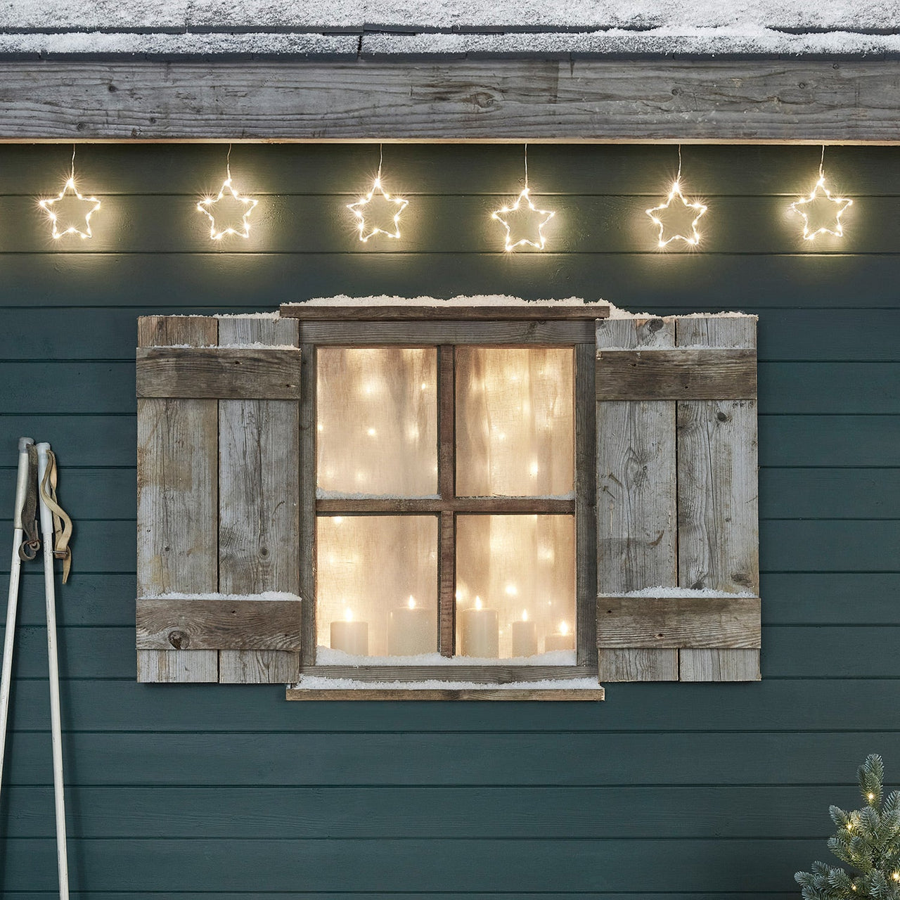 PL20025_1_Outdoor-Christmas-LED-Star-Garland-Cabin_d94f3c79-5525-4135-afac-622027986b78.jpg