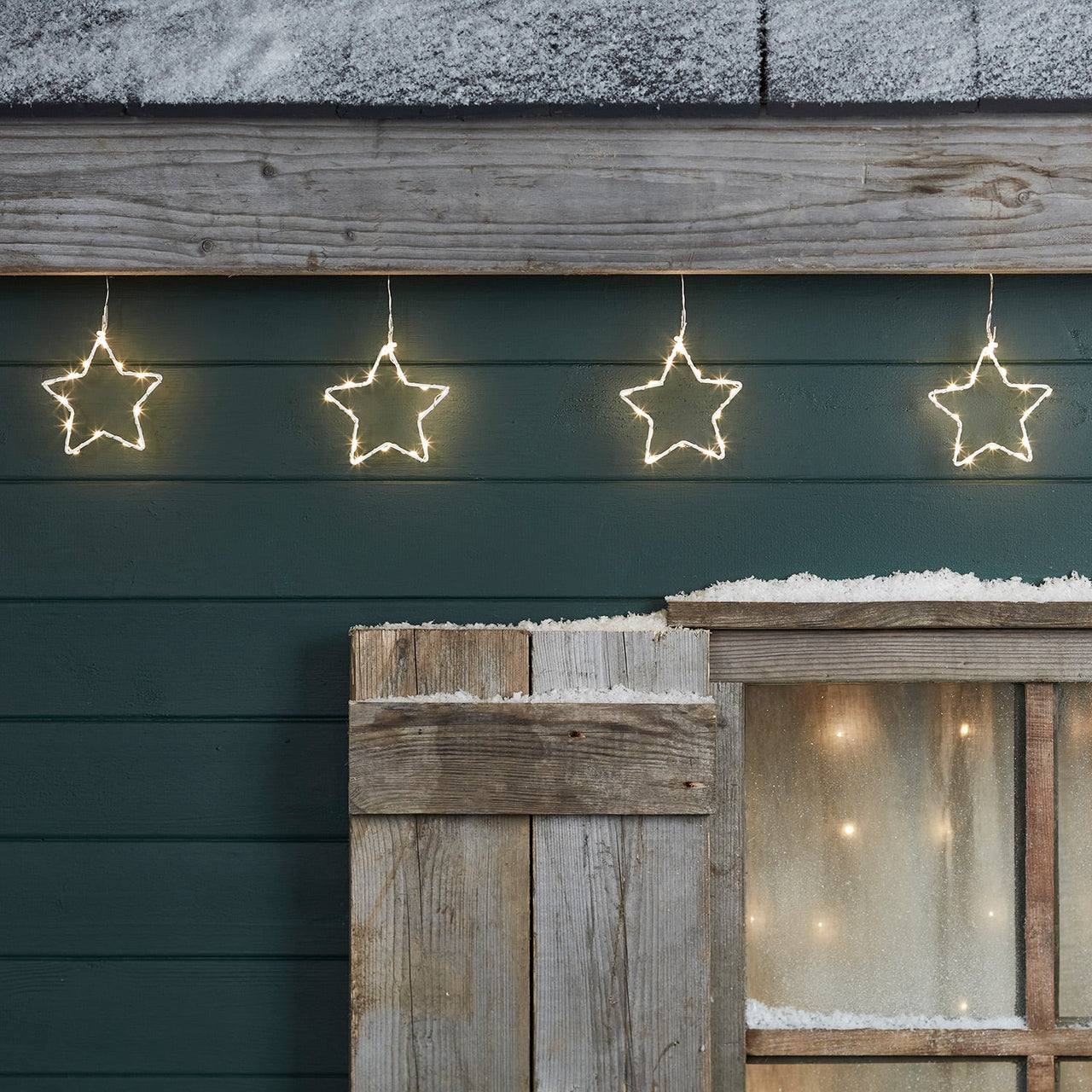 PL20025_2_Outdoor-Christmas-LED-Star-Garland-Cabin.jpg