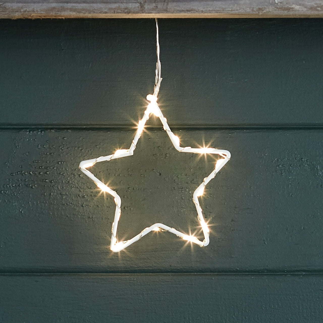 PL20025_3_Outdoor-Christmas-LED-Star-Garland-Close.jpg