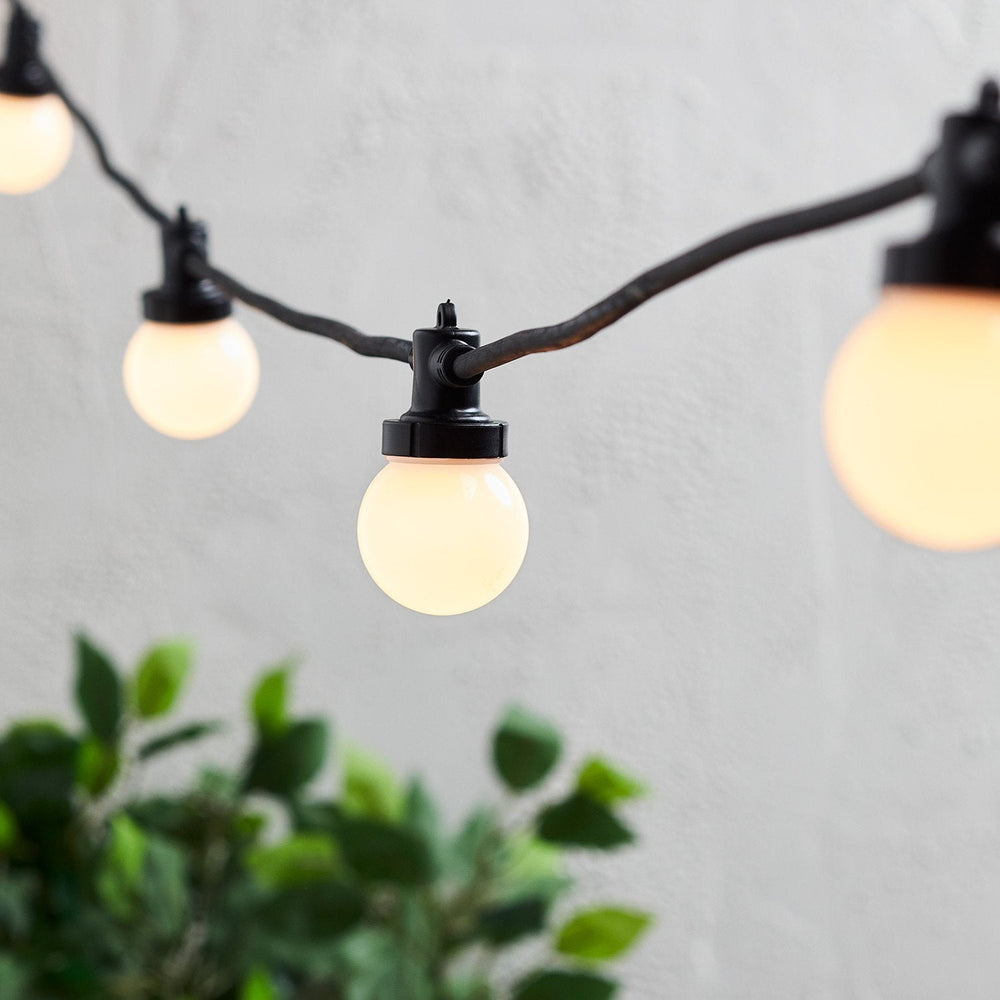 PR10-2YWB_Pro-Connect-Warm-White-Festoons-Black-Cable-Illuminated-Close_620a9ab0-de48-4dbe-b379-884f0737c287.jpg